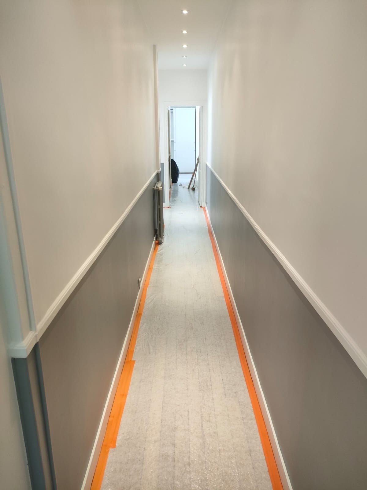 Couloir protégé sur toute sa longueur pendant les travaux