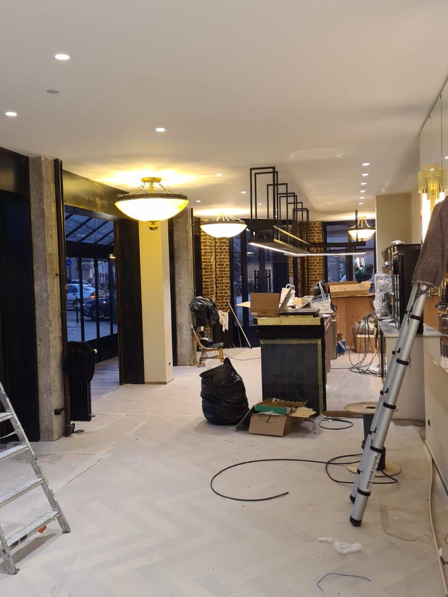 Séjour en cours de rénovation, avant pose des revêtements