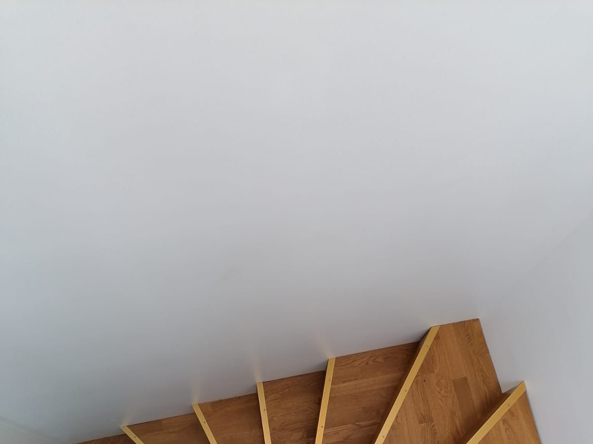 Escalier hélicoïdal en bois vu du dessus