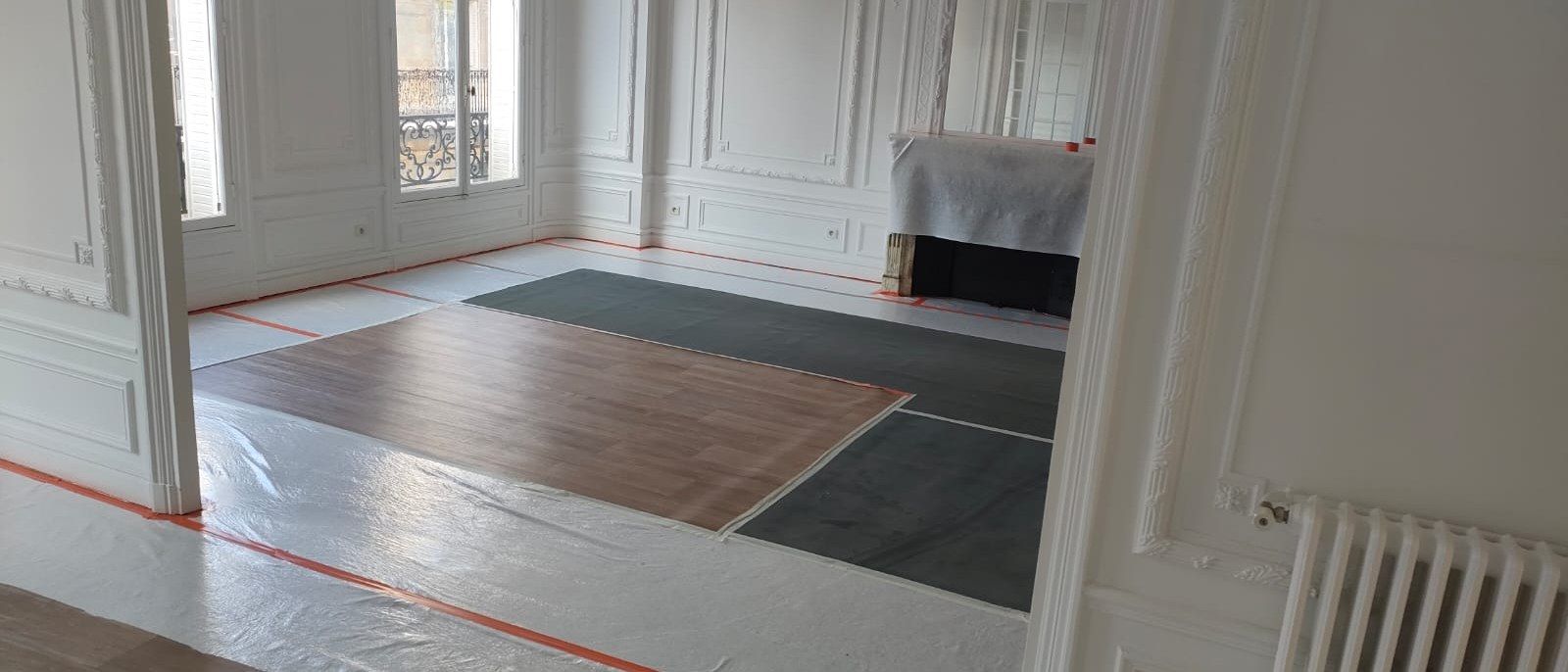 Appartement en cours de travaux, sols protégés sur toute la surface